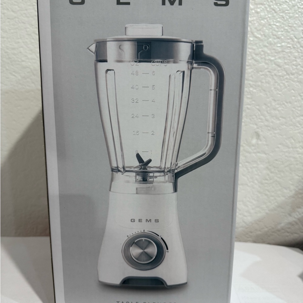Brand New In Box GEMS Retro Style White Blender